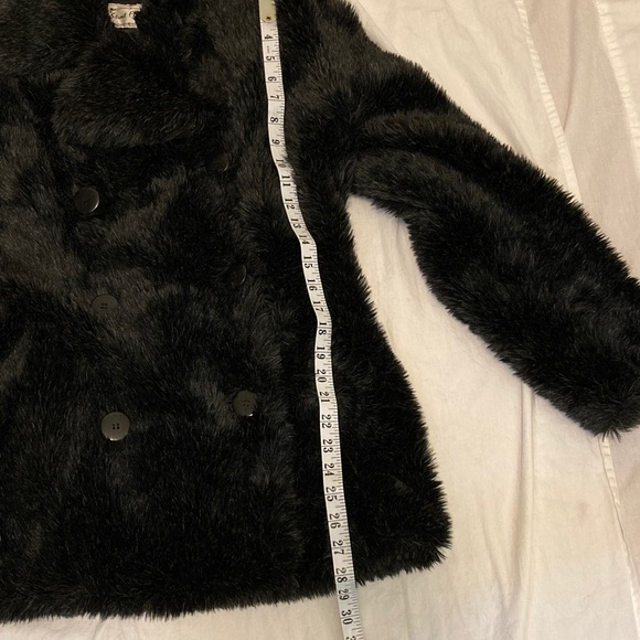 Elegant Black Teddy Jacket - Picture 9 of 10